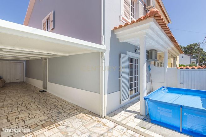 Moradia Geminada T3+1 com Jardim e Garagem-1