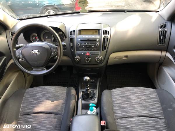 Dezmembrez Kia Ceed negru 2008 - 4