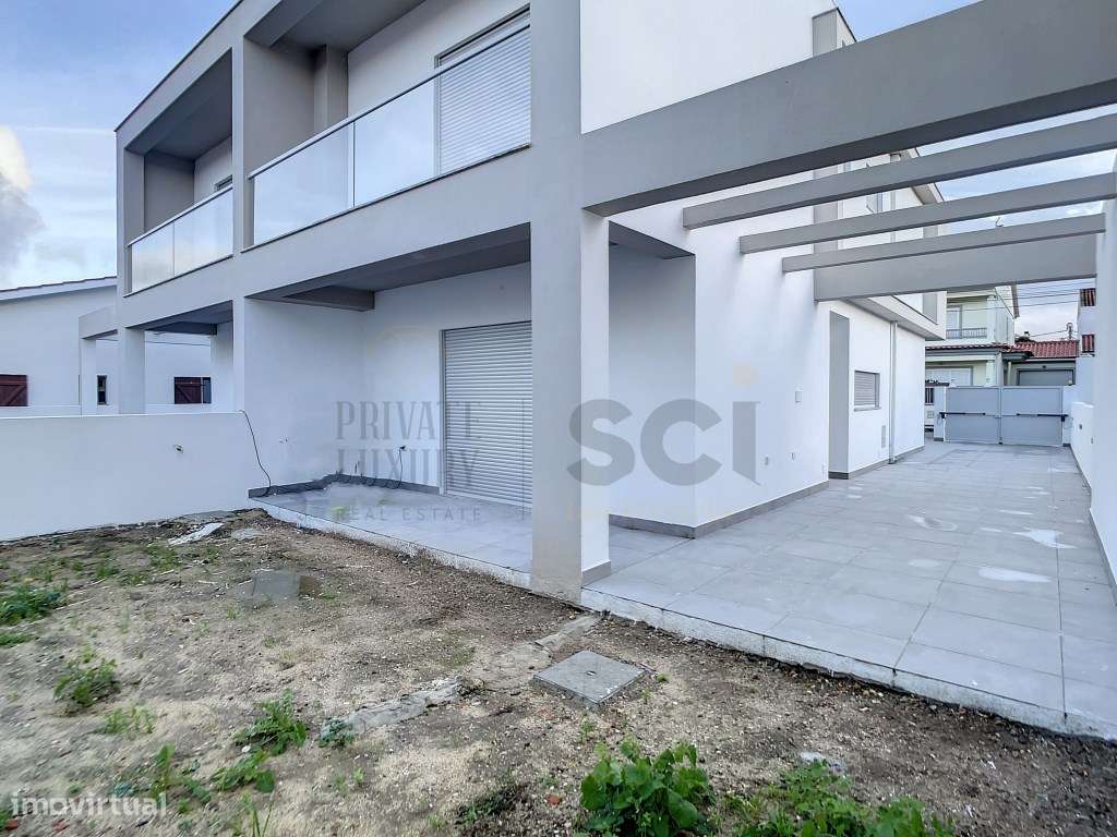 Moradia T3 em Fernão Ferro com Pérgula e Logradouro-18