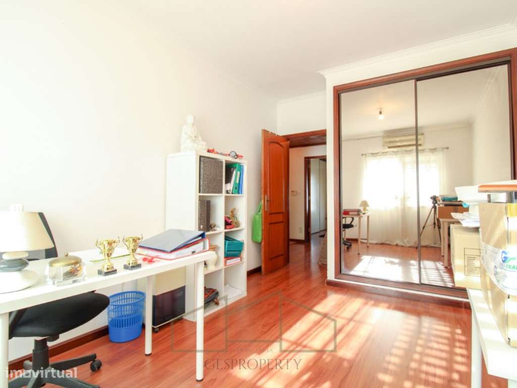 Moradia T3 nos Foros da Amora-26