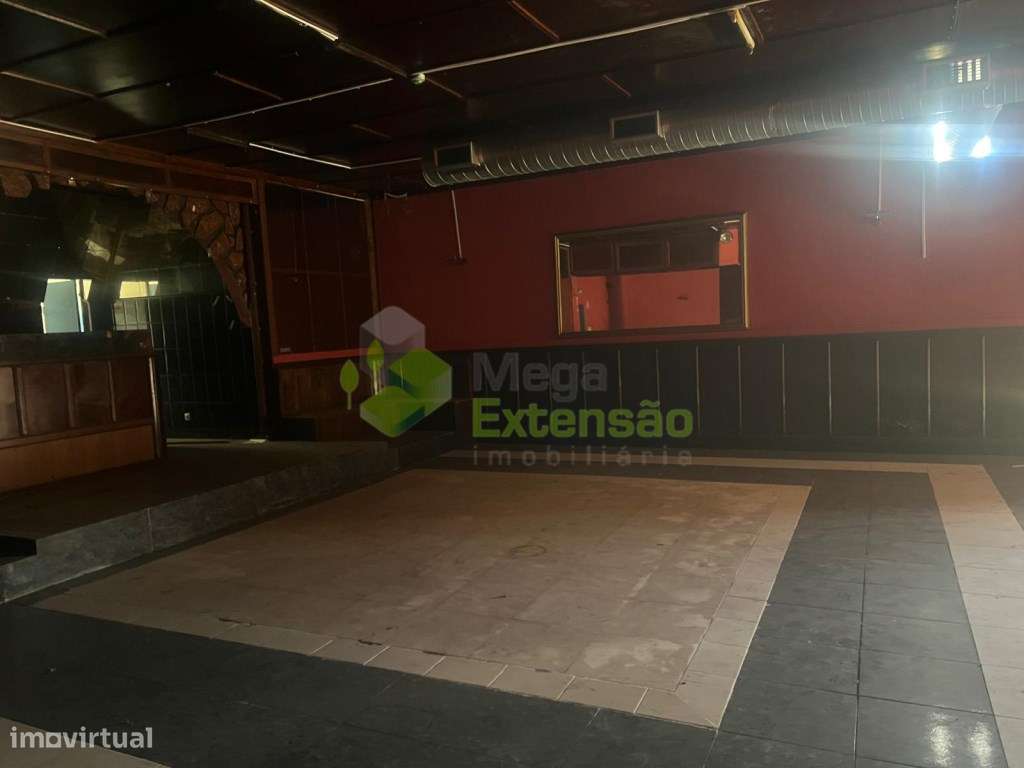 Antigo bar, para recuperar, perto de Alcoentre - junto à A1, com lo...-22