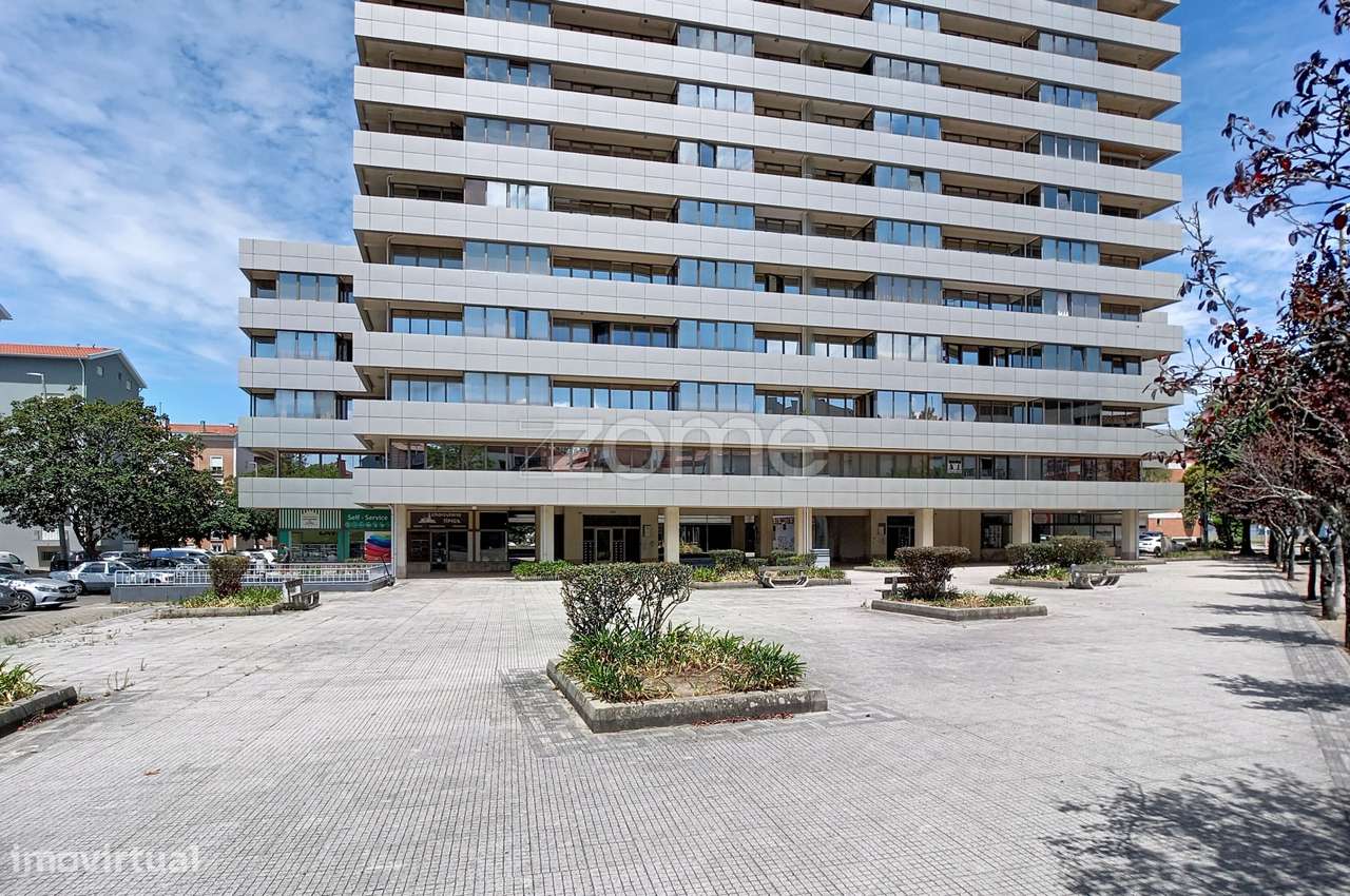 Loja com Potencial para T0 à Venda no Bairro do Liceu, Aveiro-5
