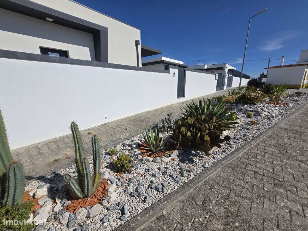 Moradia térrea T3 com garagem perto de Coruche-22