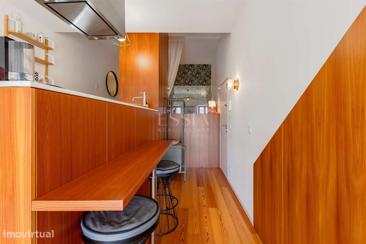 Apartamento T1 com Vista Rio na Alfândega do Porto-16