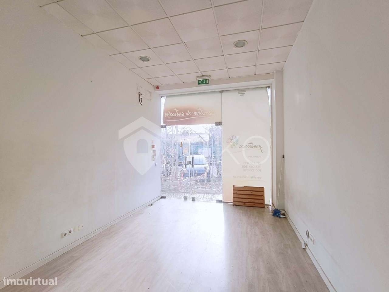 Espaço comercial com 2 montras com gabinetes no Lumiar - Grande imagem: 3/24