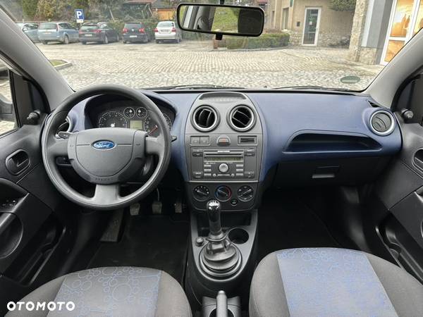 Ford Fiesta 1.3 Ambiente - 23