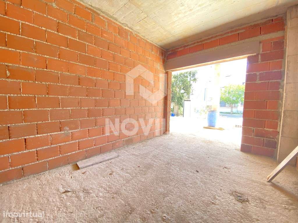 Apartamento T3 c/ terraço em prédio com apenas 4 fracções.-3