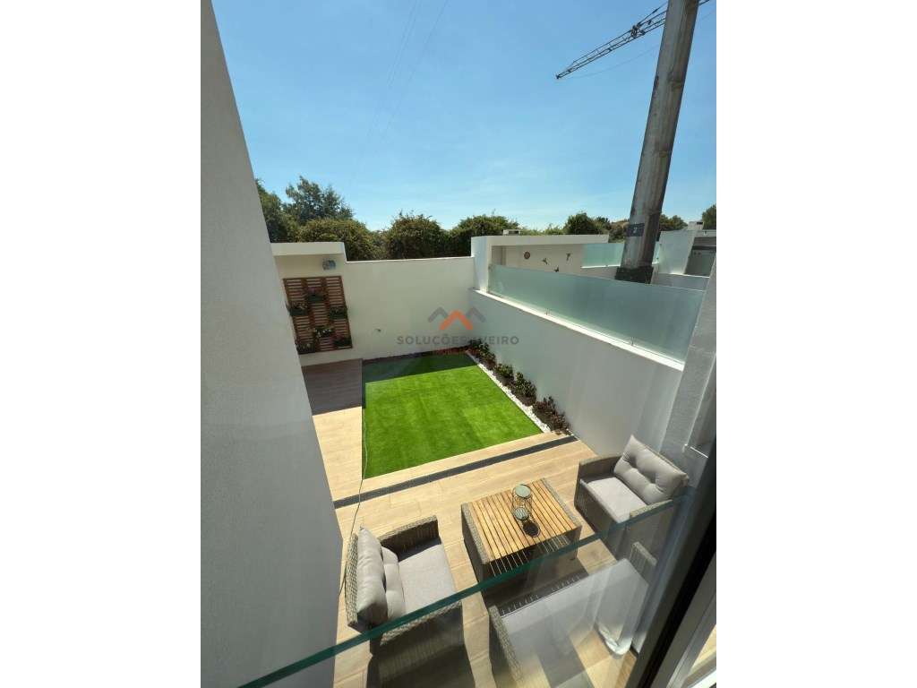 Moradia T4 Moderna | Cacia | A 5 Minutos de Aveiro-8