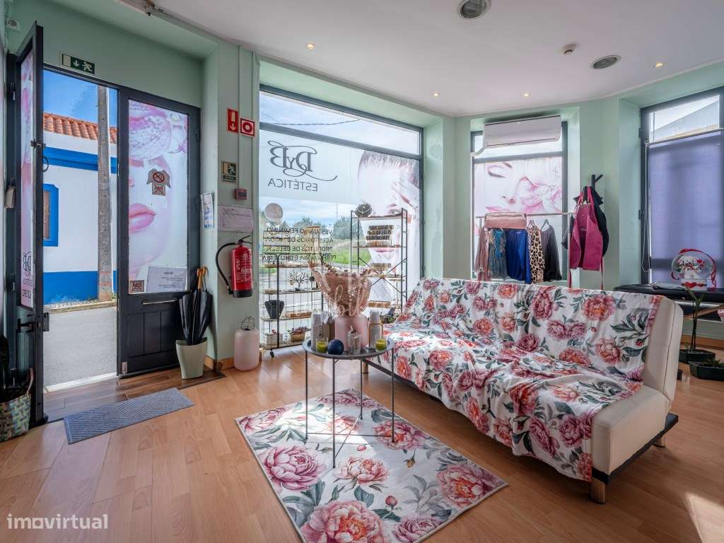 Prédio com loja e sotão independente - Grande imagem: 5/21