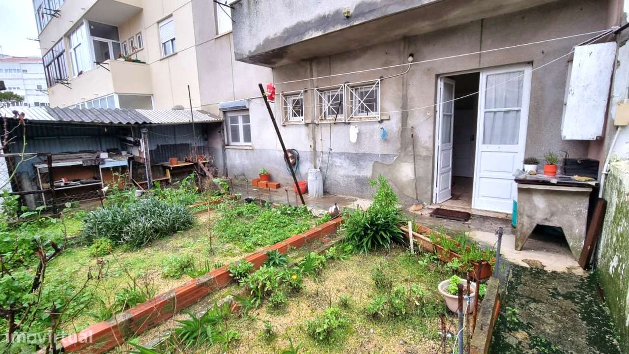 LARANJEIRO METRO - T2 num R/c com terraço de 60m2 - Grande imagem: 3/21