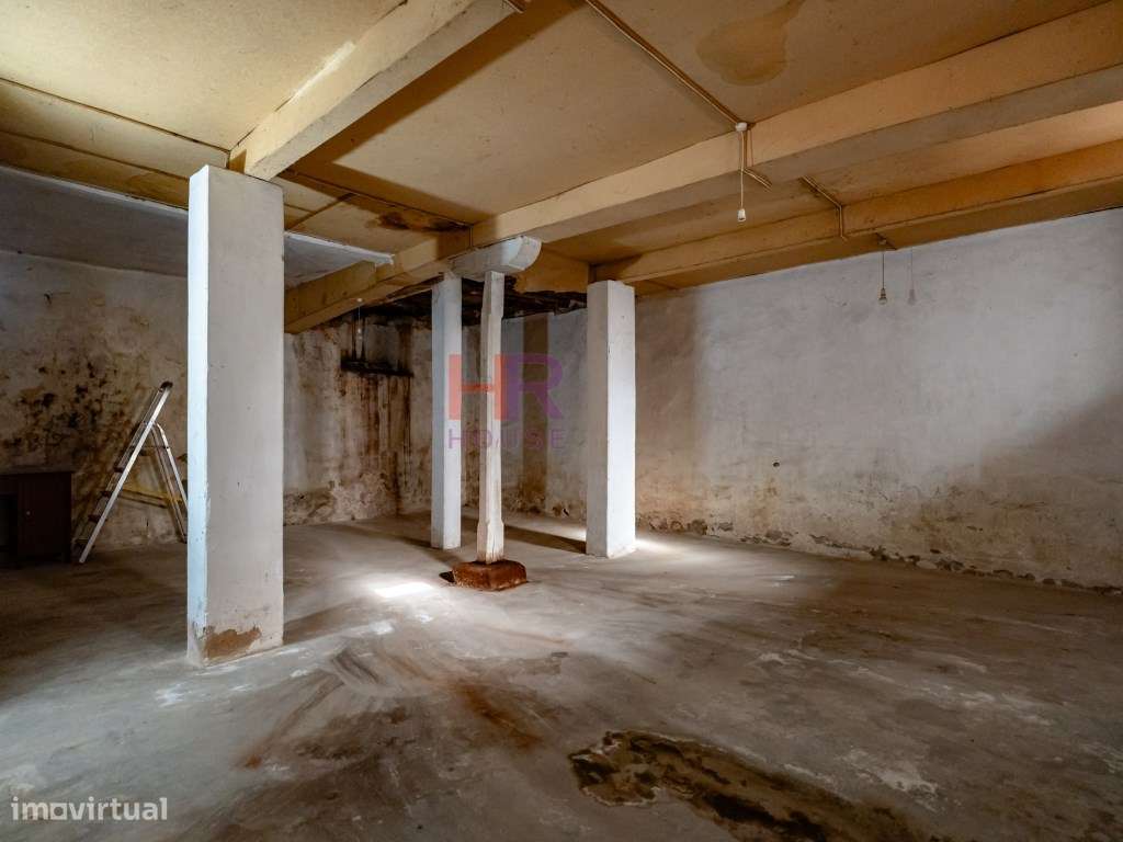 Coimbra, Vende-se Moradia com terreno e jardim.-6