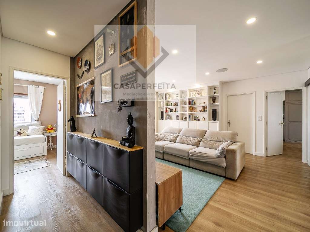 Apartamento T3 Renovado com Varandas, Lugar Garagem e Arrumo - Cent...-12