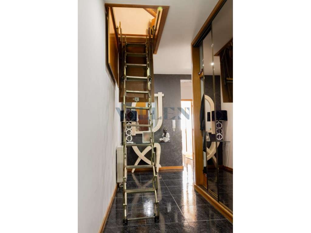 Apartamento T2 com Sótão e Garagem Fechada em Vila do Conde-2