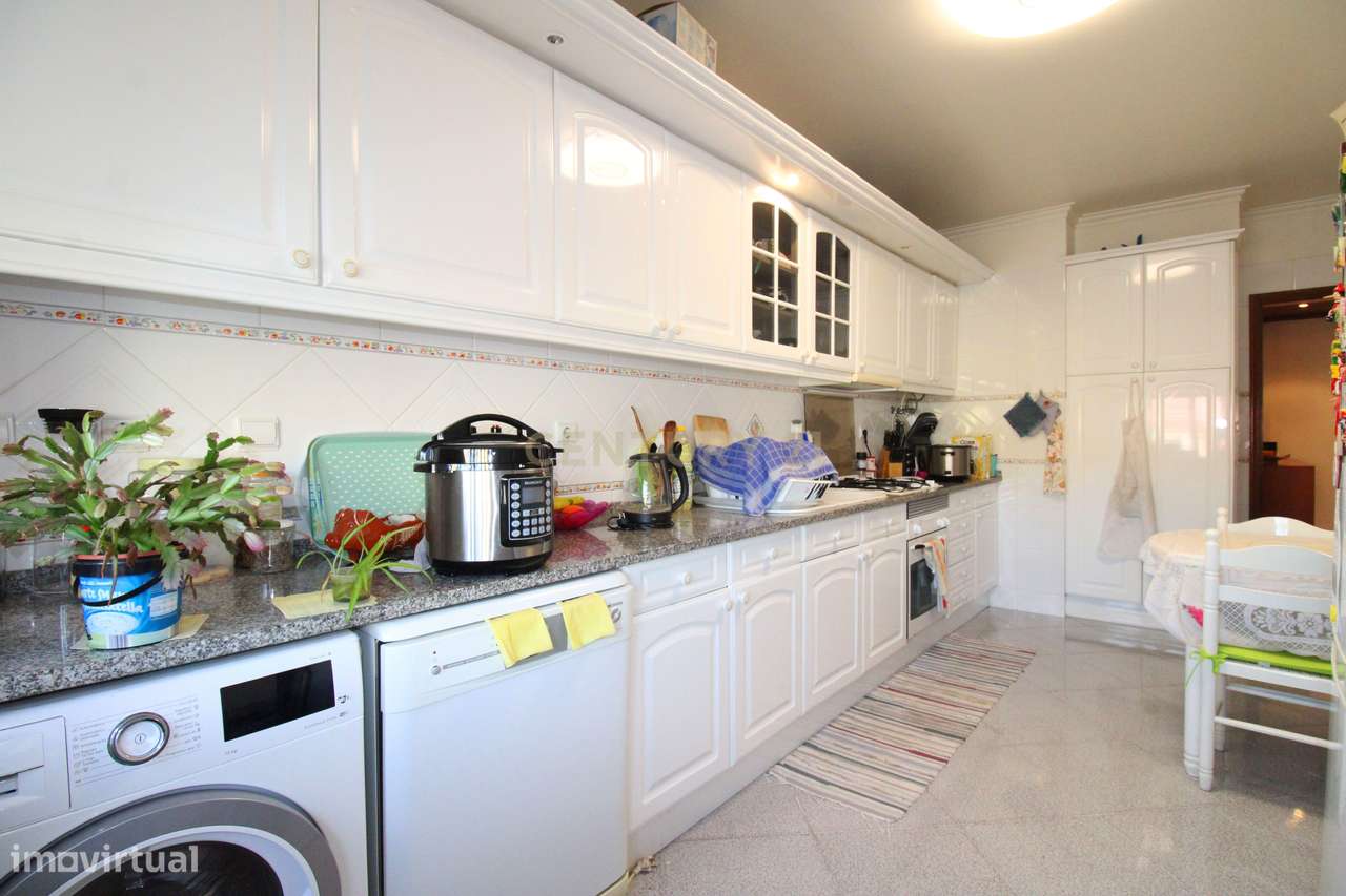 Apartamento T3 em  Santa Marta Do Pinhal com Parqueamento e Arrecadaçã-5