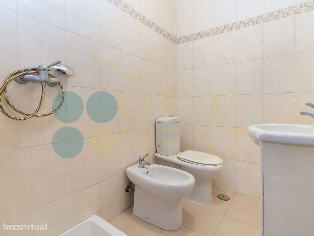 Apartamento T3 com elevador e parqueamento, junto ao Hospital-24