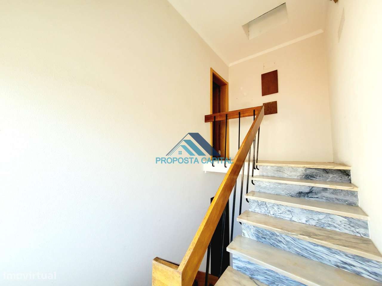 Apartamento T2 Totalmente Remodelado | Centro Sesimbra 200m da Praia-33