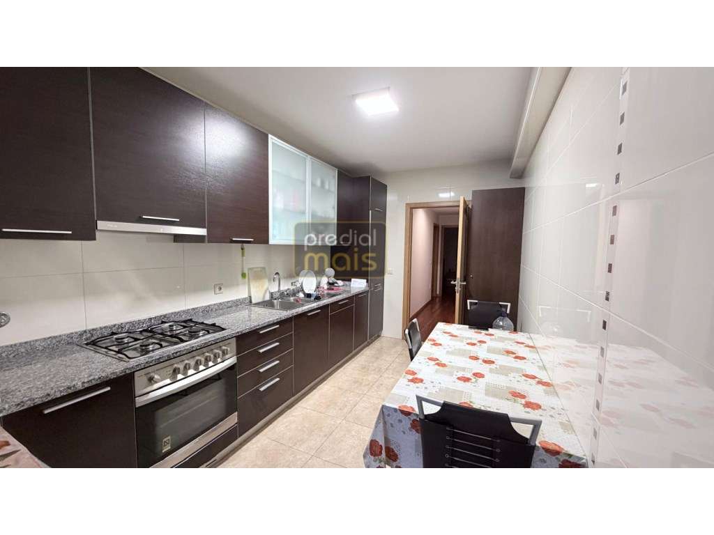 APARTAMENTO T3 C/ NOVO - Junto ao Centro - Zona Privilegiada-5