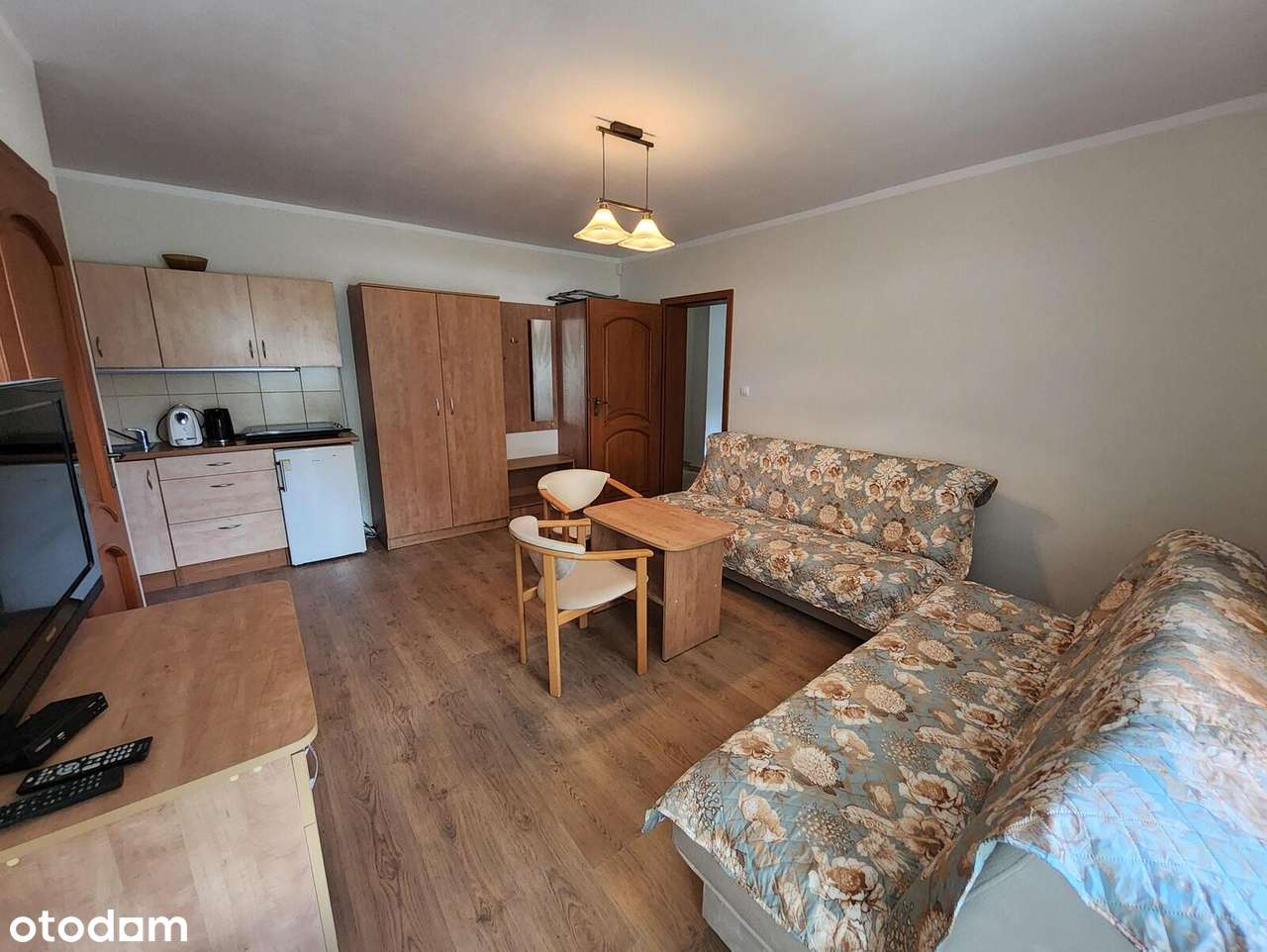 Uroczy pensjonat w lesie, blisko morza.-2