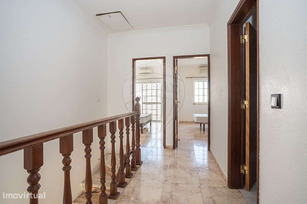 Moradia T3 com Quintal, Escritório e Churrasqueira – Quinta do Conde-24