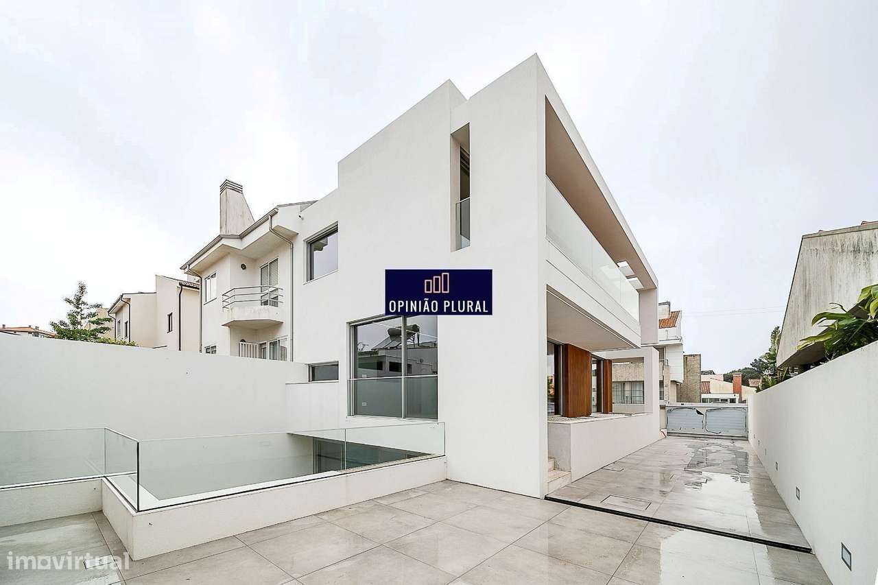 Moradia T4 Espaçosa com Escritório e Piscina Pronta a Habitar-34