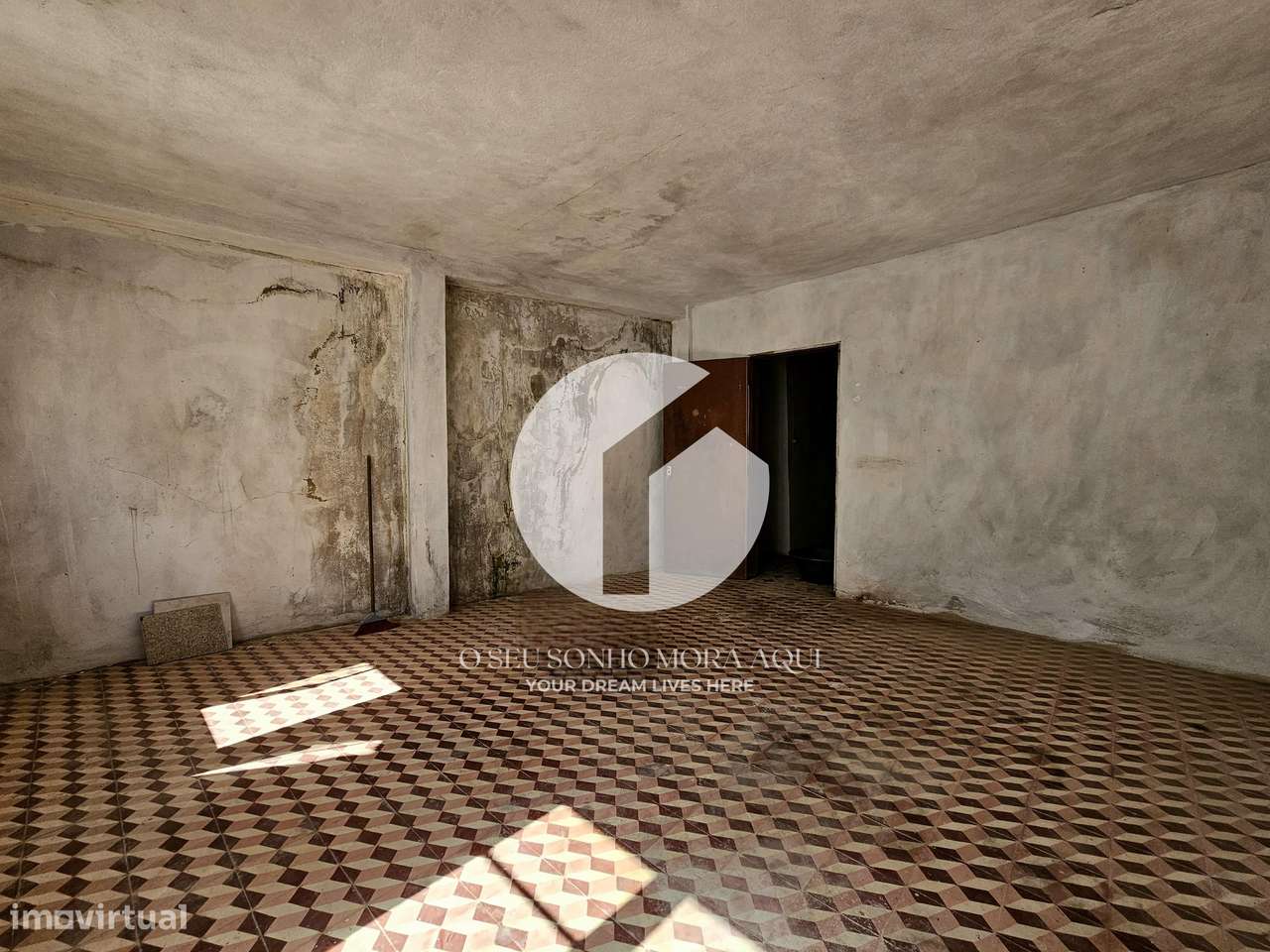 Moradia T5 com pisos independentes em Estoi-17