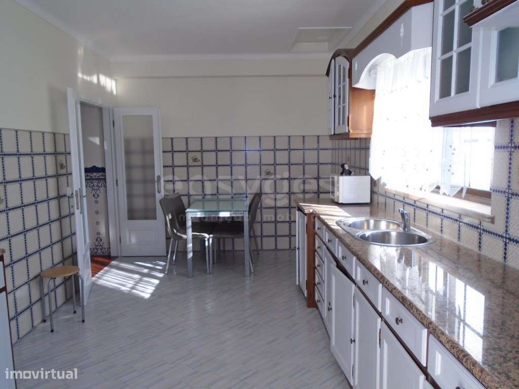 Andar de Moradia T2 Mobilado - no Sítio da Nazaré - Grande imagem: 5/19