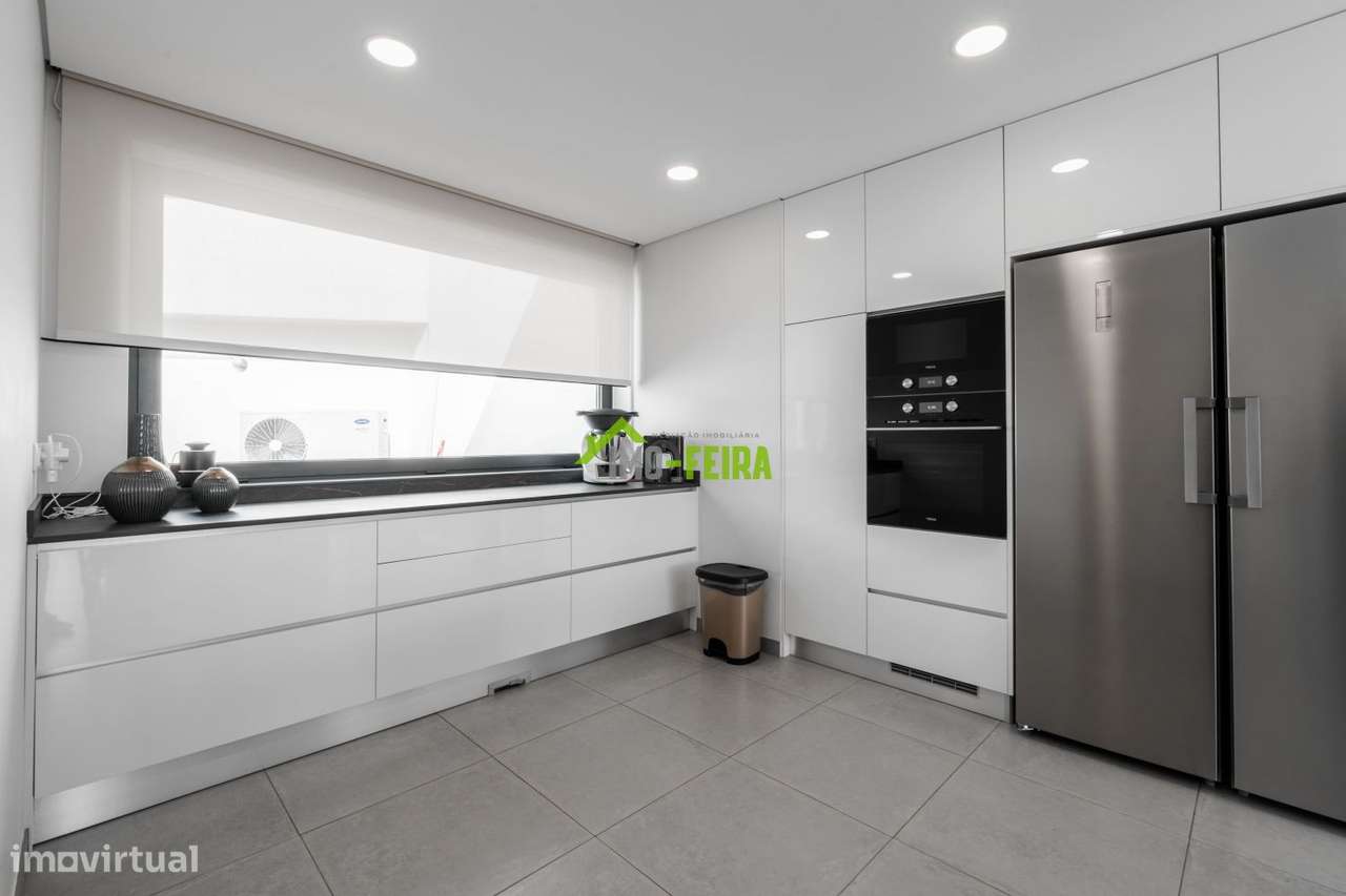 MORADIA LUXO COM PISCINA-7