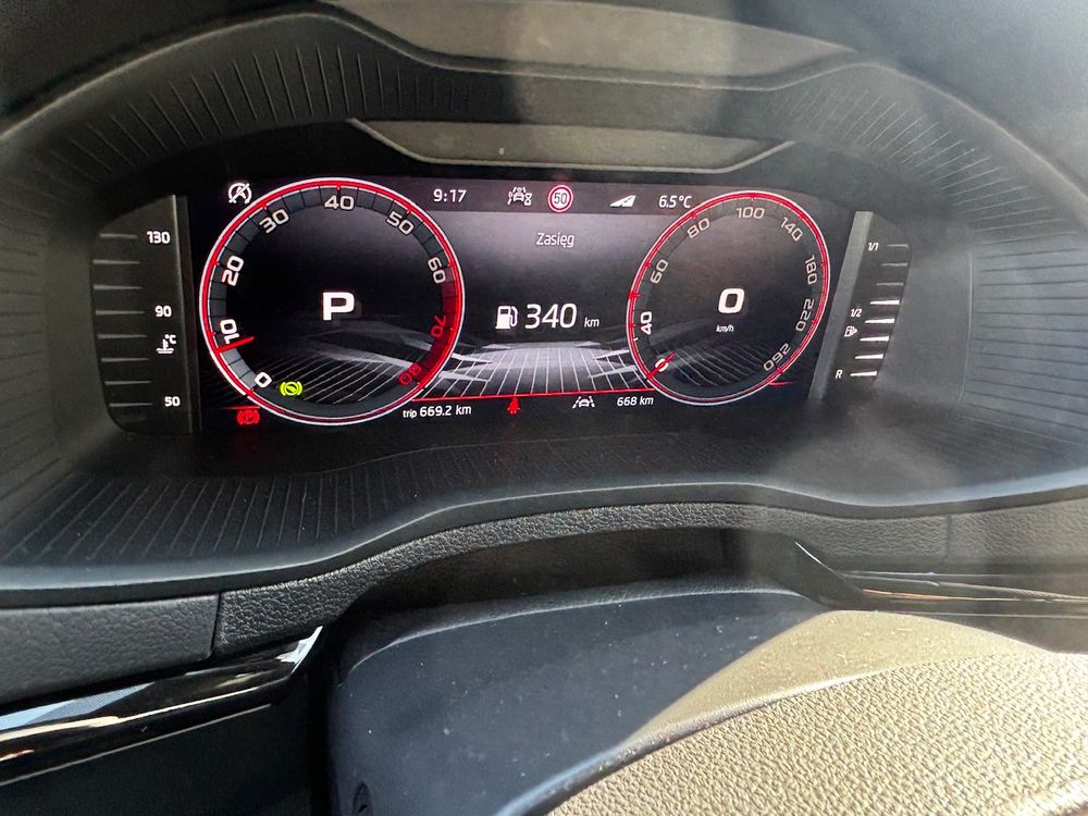 SKODA KAROQ Karoq SPORTLINE 1,5 TSI 110 kW 7-biegowa DSG