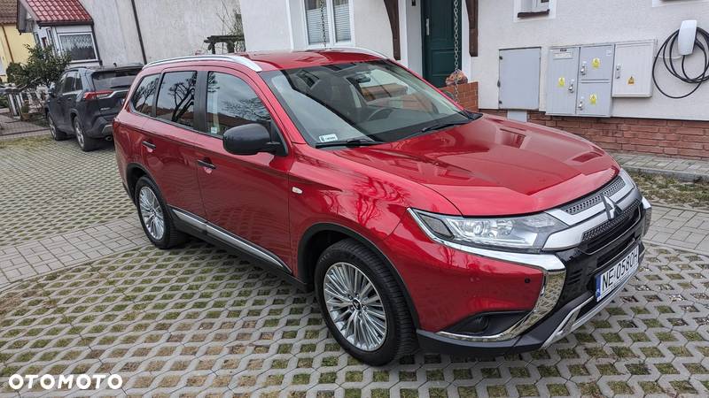 Mitsubishi Outlander 2.0 Invite + 2WD - 9