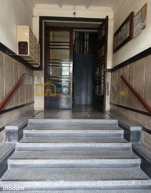 Z potencjałem kawalerka z windą/ Stare Miasto - Pełny obrazek: 3/4