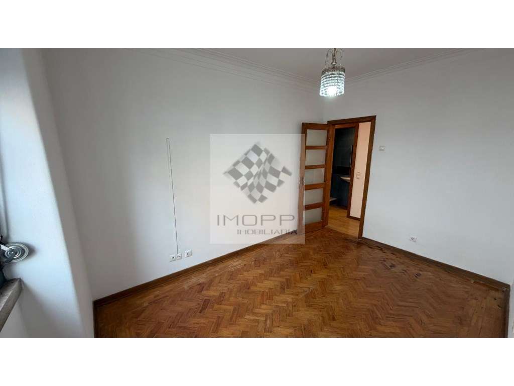 Espetacular T1 remodelado com logradouro em Benfica-19