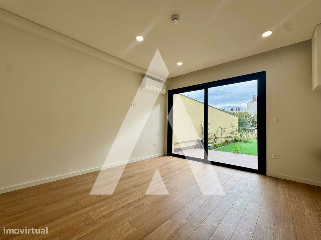 Apartamento T1 com Amplo Terraço no Centro do Porto-9