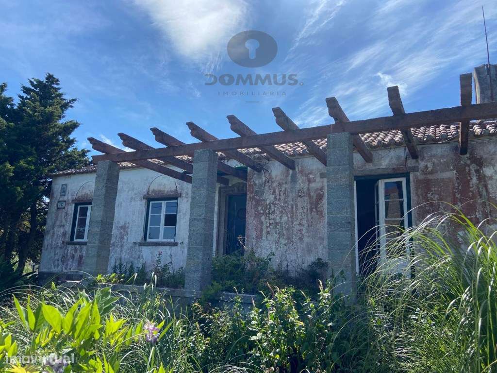 Moradia T4 para Renovação Total em Zona Nobre de Rio de Mouro-6