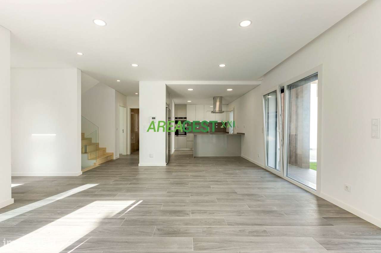 Moradia V4+1 no Casal Novo, Caneças-5