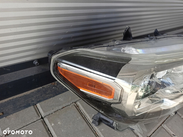 Toyota Tacoma Lampa Przednia Przód Prawa - 3