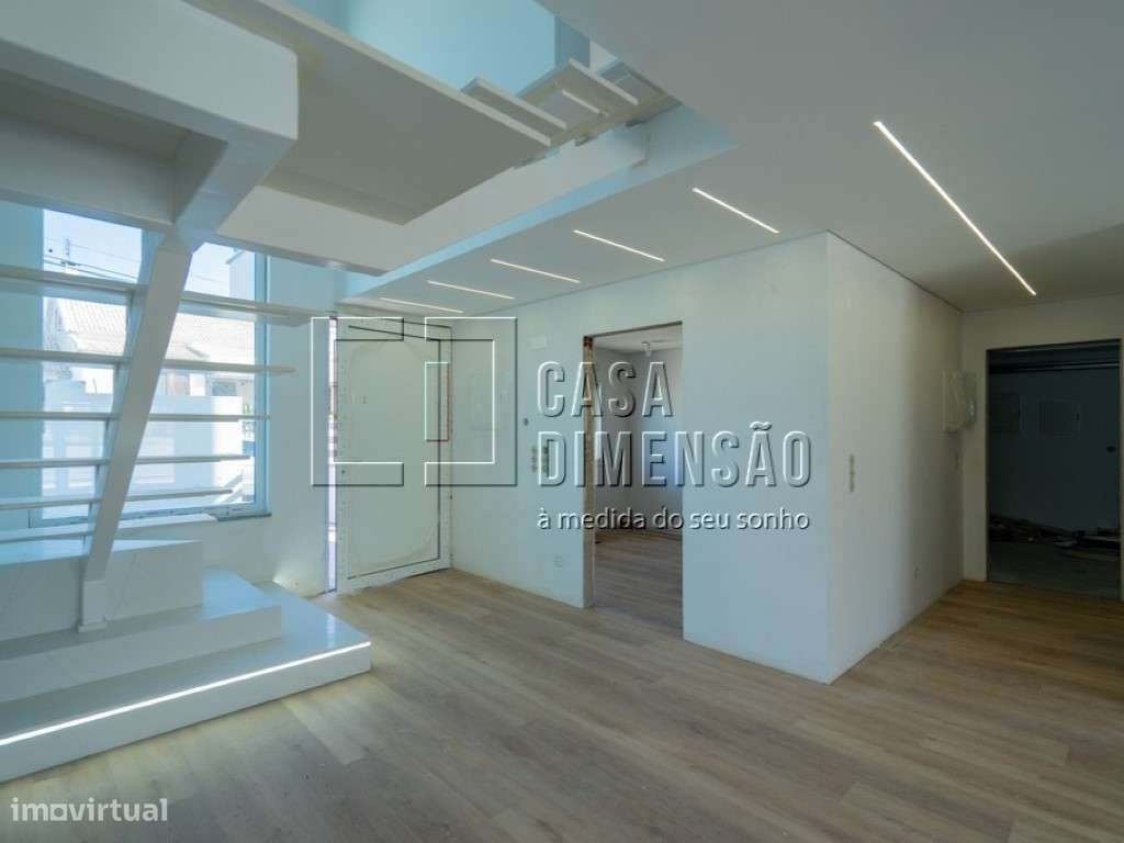 Moradia isolada de tipologia T4 localizada na zona da Charneca da C... - Grande imagem: 4/60