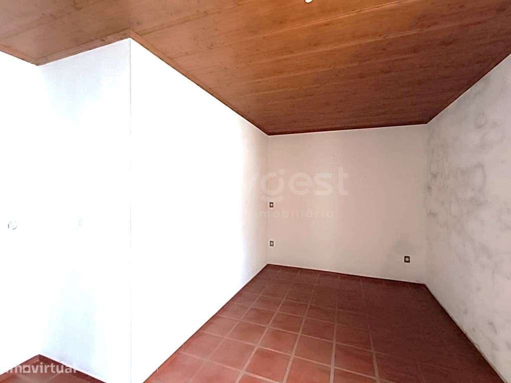 Fantástica moradia com 2 pisos, anexos e comercio-8