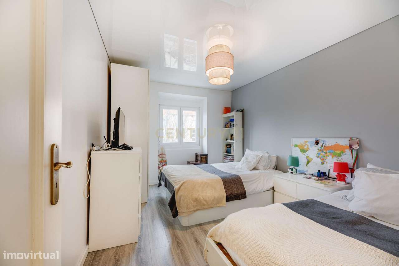 Apartamento T2 Renovado no Coração da Portela de Sintra-8