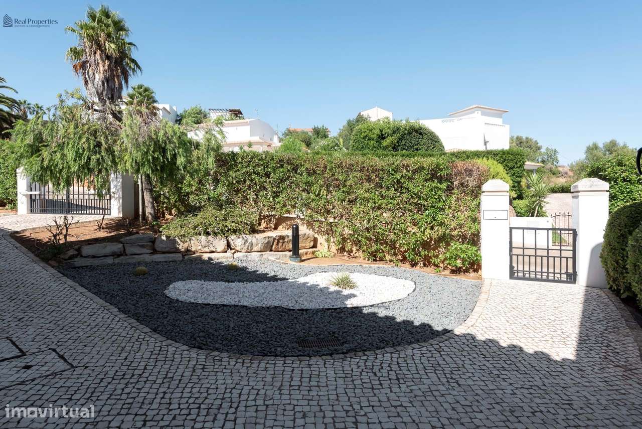 Moradia Térrea T4 Isolada em Albufeira – Um Refúgio de Luz, Conforto e-41