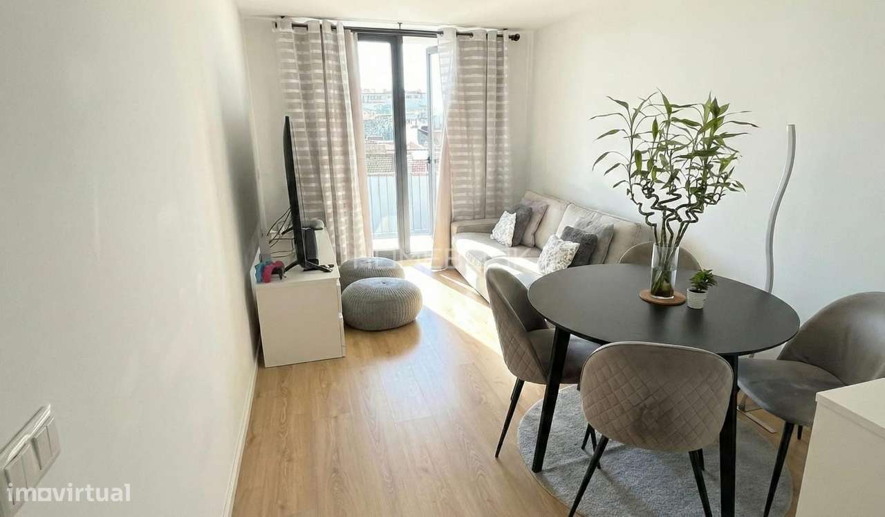 T2 com varanda, perto da Estação de Campanhã - Grande imagem: 2/8