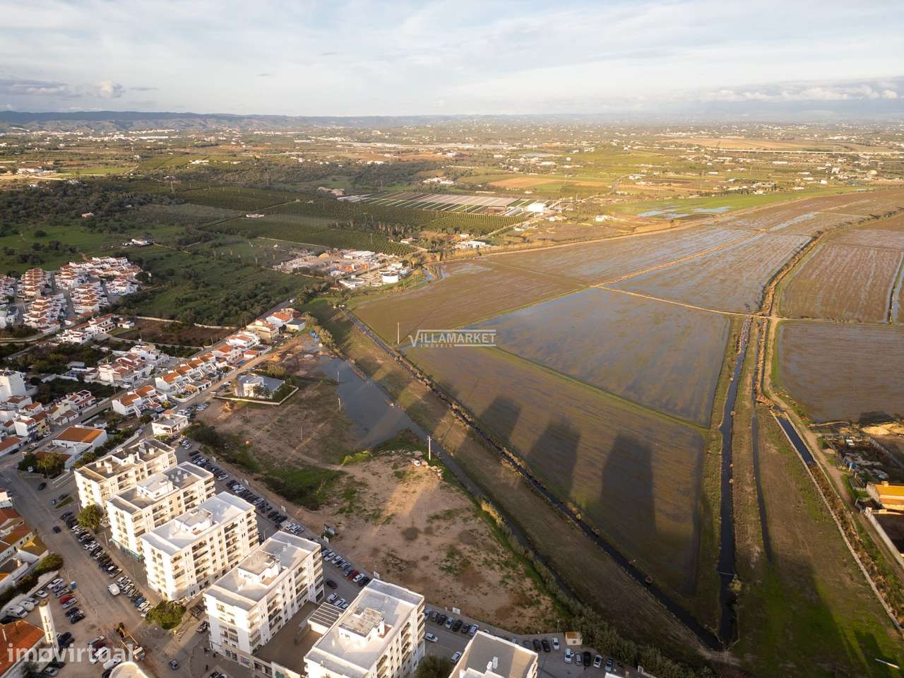 Lote de terreno com 373 m2 para construção de moradia isolada situada - Grande imagem: 4/5