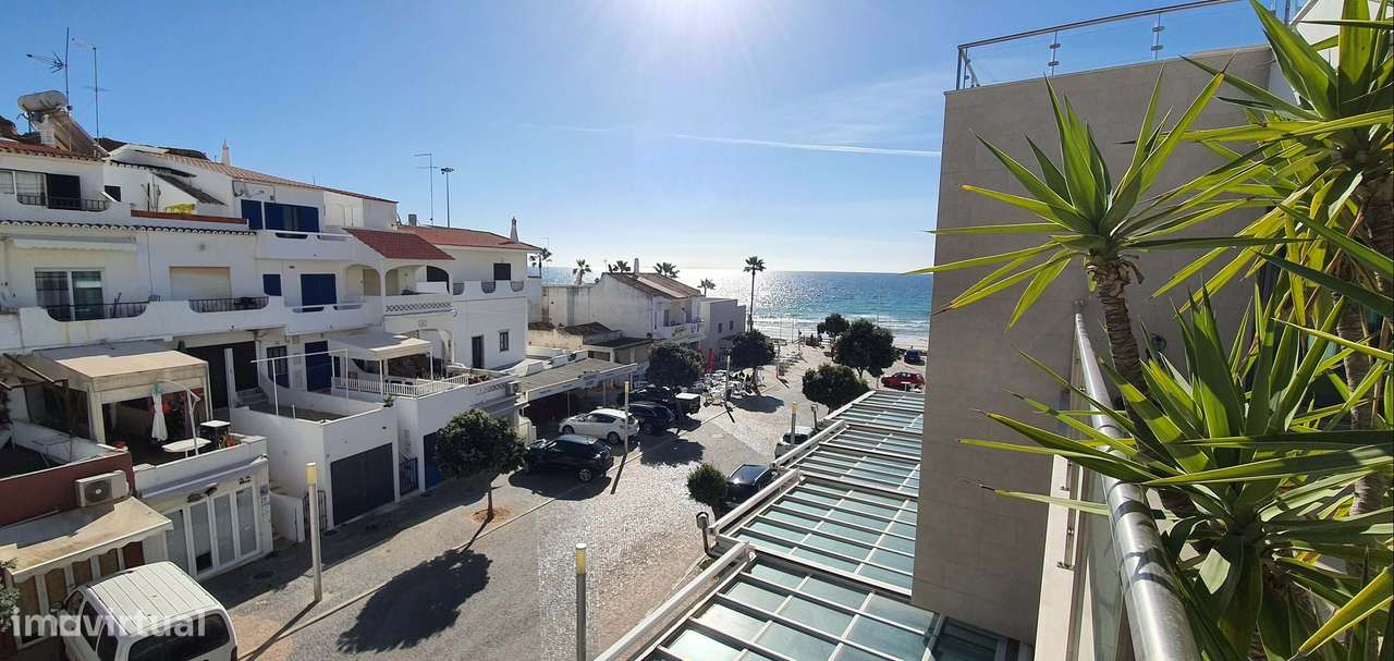 Apartamento na praia com varanda garagem e piscina-6