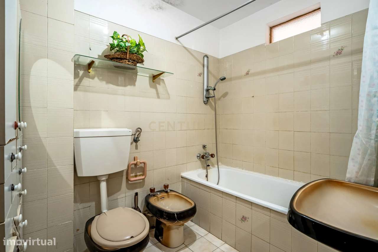T2 para renovar em Olhão-8