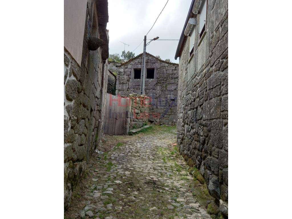 Moradia em pedra p/ recuperação - Grande imagem: 5/5