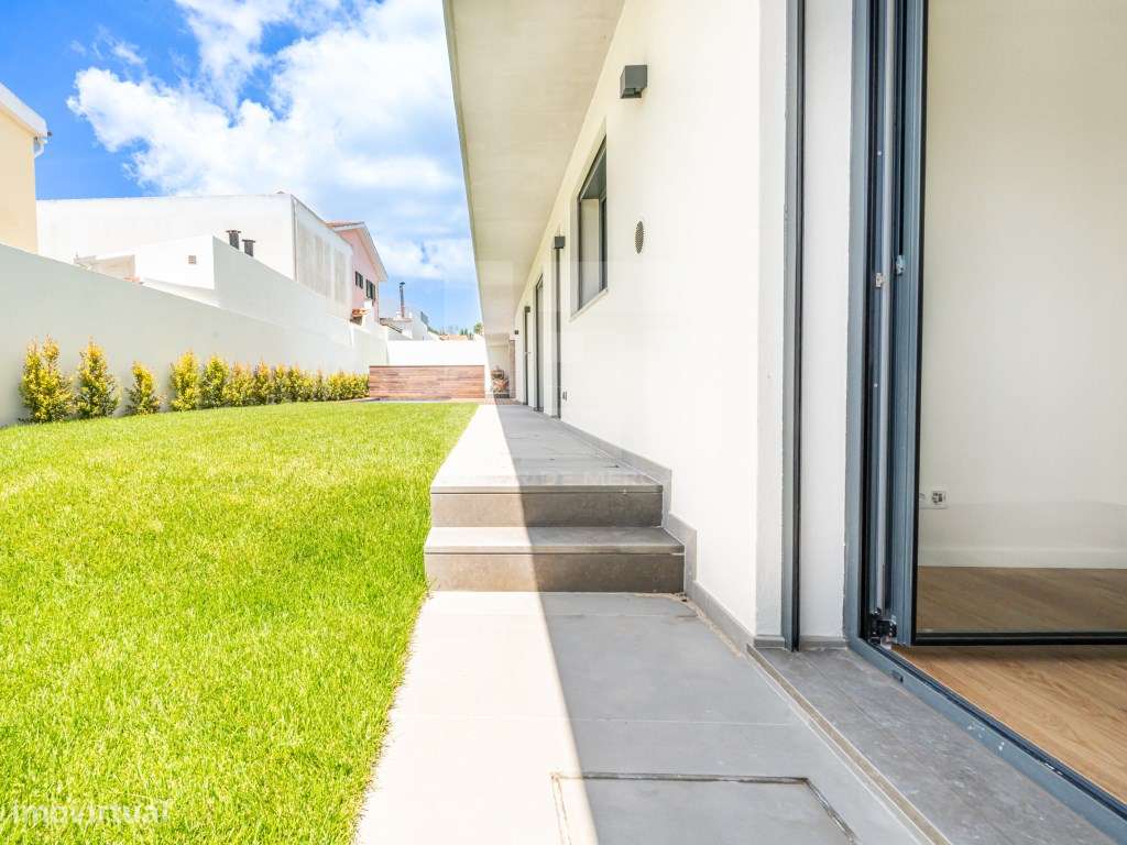Moradia T4 unifamiliar, moderna, com piscina e estacionamento, Bice...-21