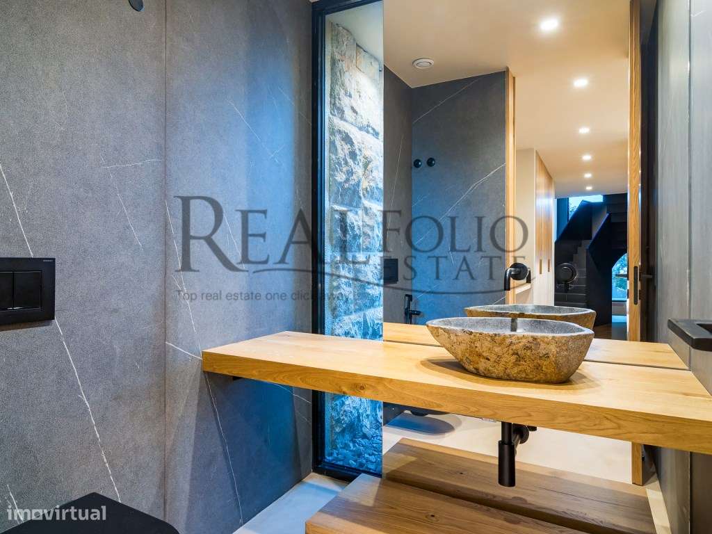 Moradia T5 com acabamentos de luxo e vista panorâmicas sobre a Baia...-9