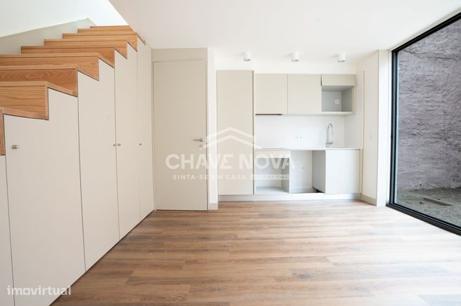 Moradia Geminada T1 C/ Jardim em Bonjardim, Porto-2