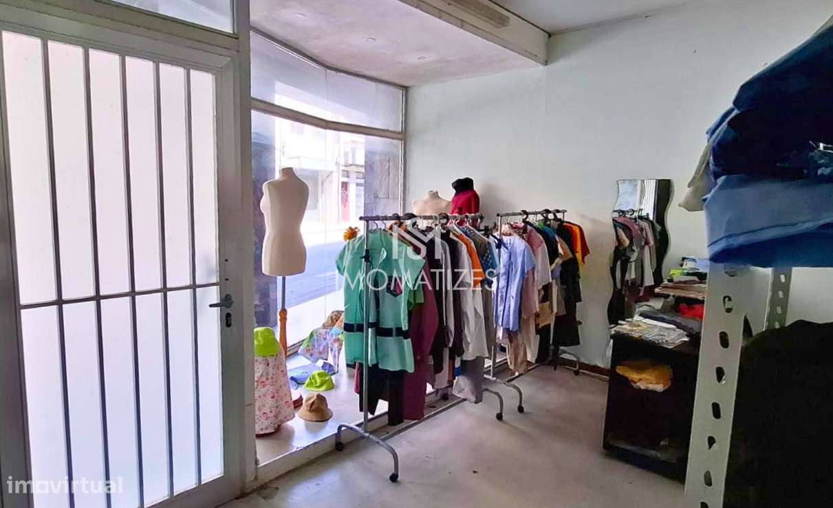 Loja com Terraço Amplo | Rua Costa Cabral, Porto - Grande imagem: 2/7