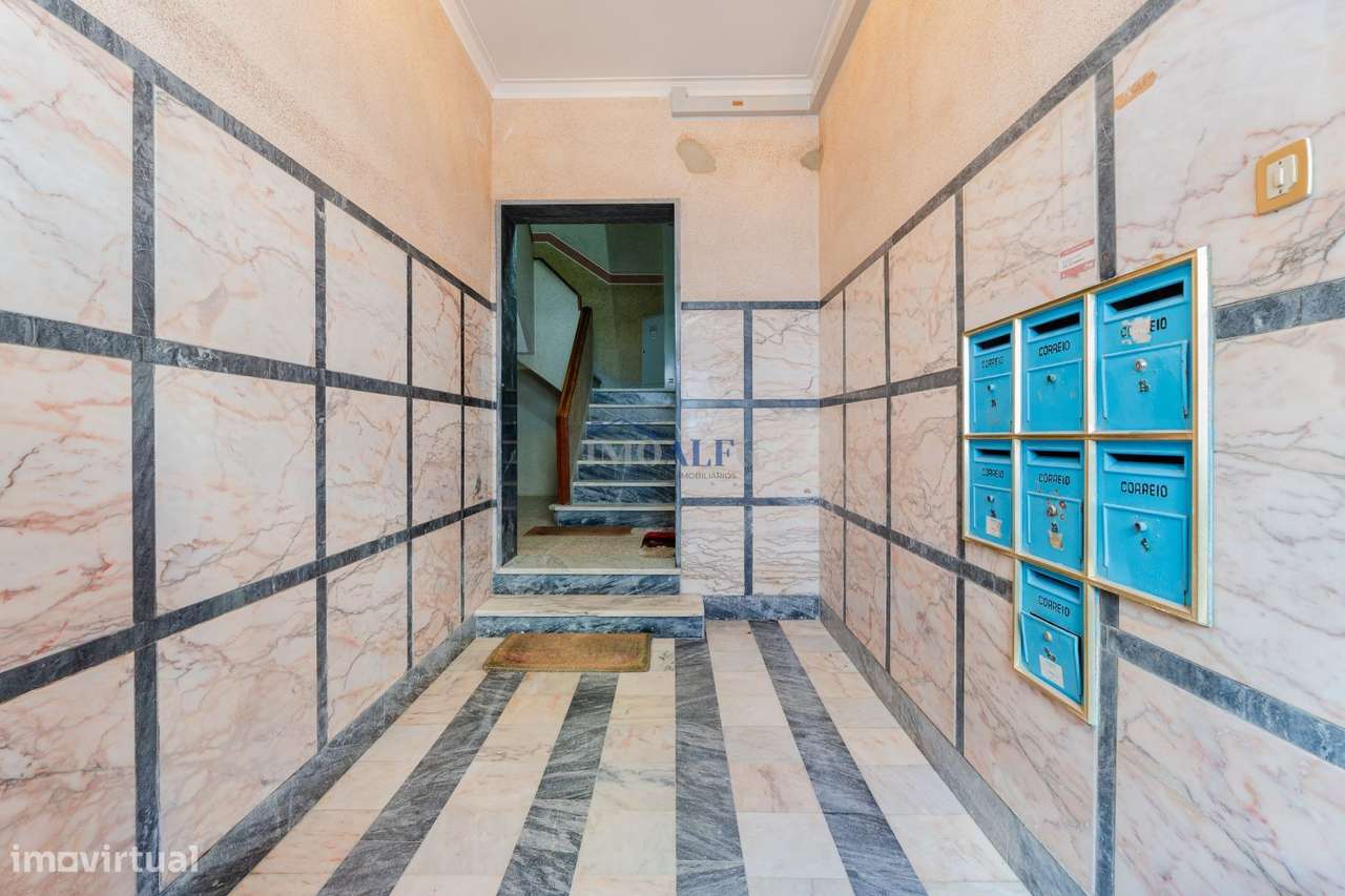 Apartamento T2 no Alto do Seixalinho, Barreiro-18