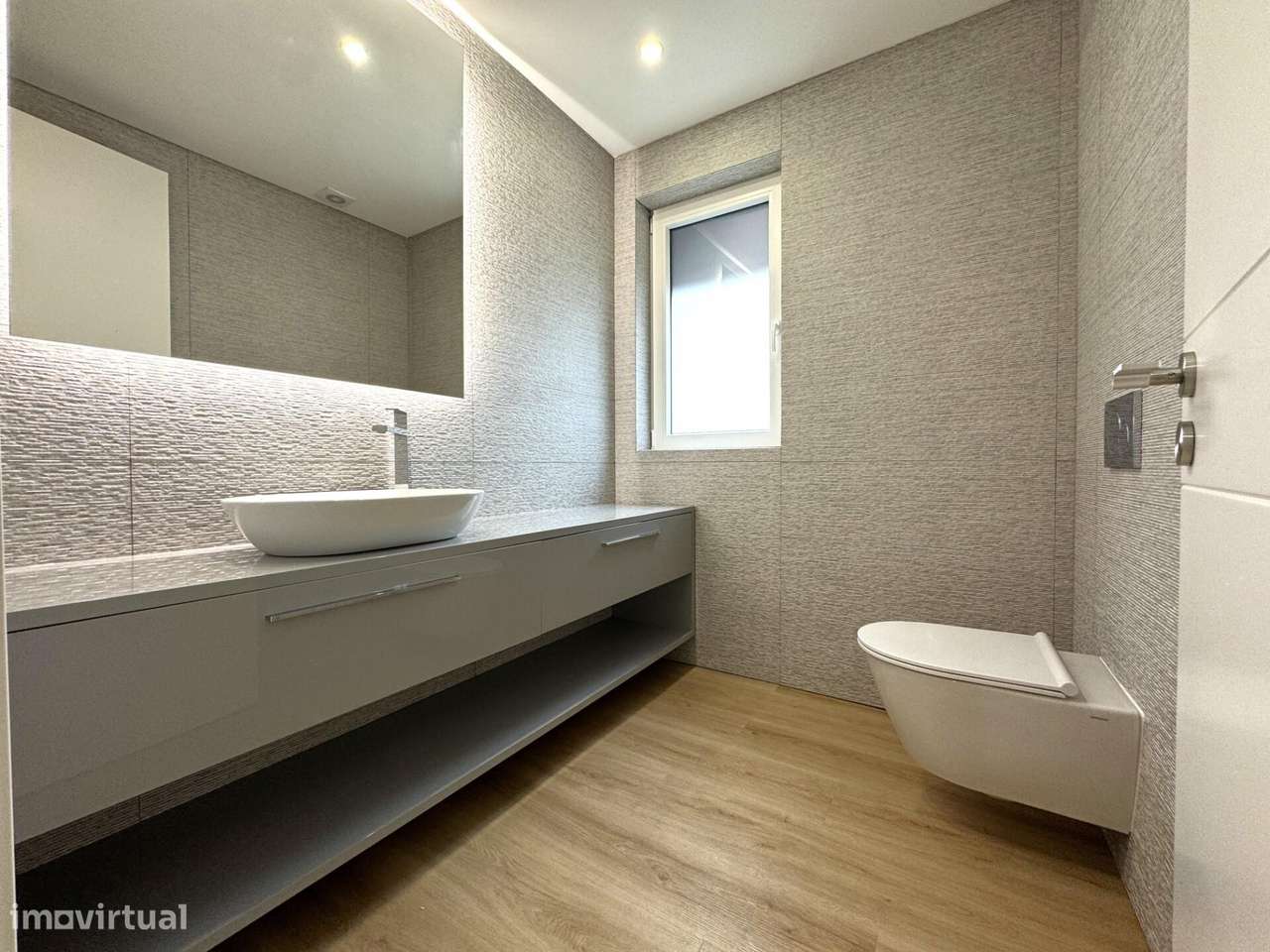 Apartamento T3 novo com estacionamento no centro de Carcavelos-23